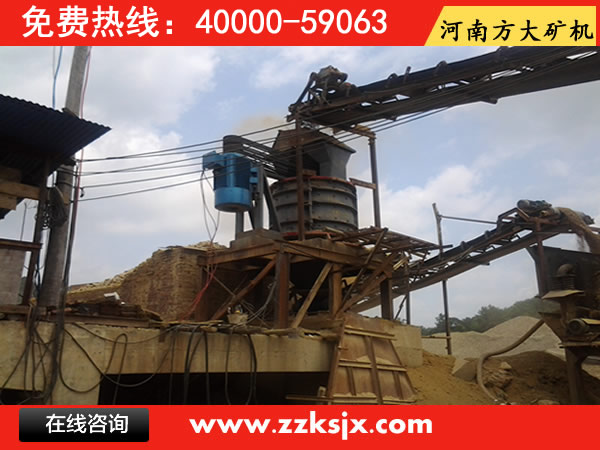 河卵石制砂機生產(chǎn)現場(chǎng)，鵝卵石破碎機現場(chǎng)